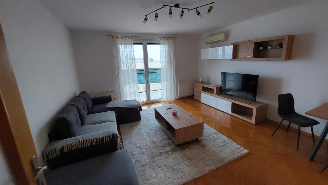 Med Man Apartmani สลาวอนสกีบรอด ภายนอก รูปภาพ