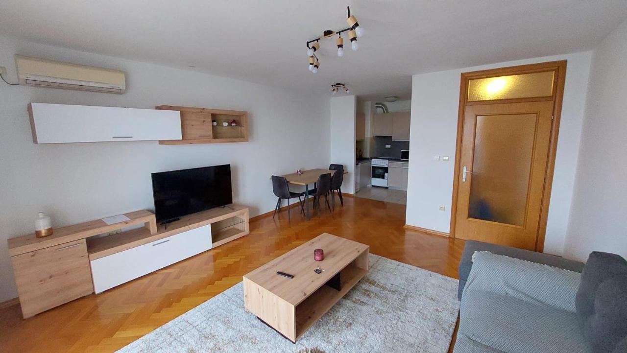 Med Man Apartmani สลาวอนสกีบรอด ภายนอก รูปภาพ