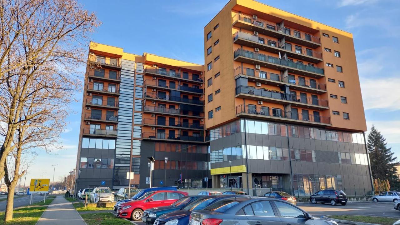 Med Man Apartmani สลาวอนสกีบรอด ภายนอก รูปภาพ